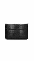 The Crocelle Sleeve